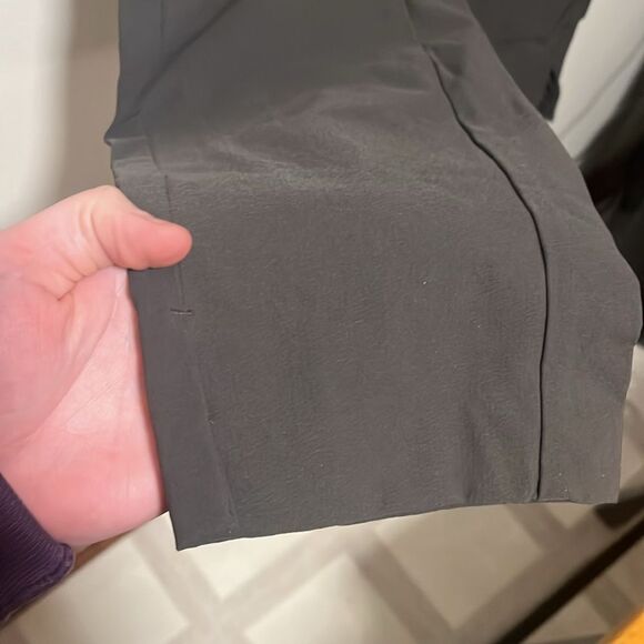 ATHLETA WANDER SLIM GREEN TRAVEL COMMUTING PANTS SIZE 12 - Picture 4 of 8